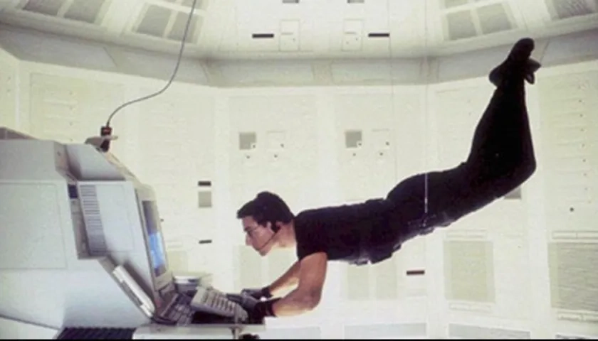 Tom Cruise en una de las escenas célebres de 'Missión Imposible'.