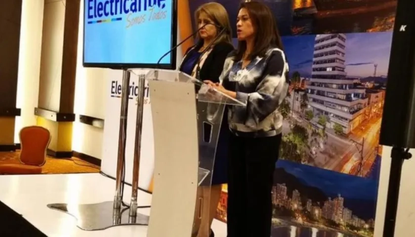 Ángela Patricia Rojas y Natasha Avendaño.
