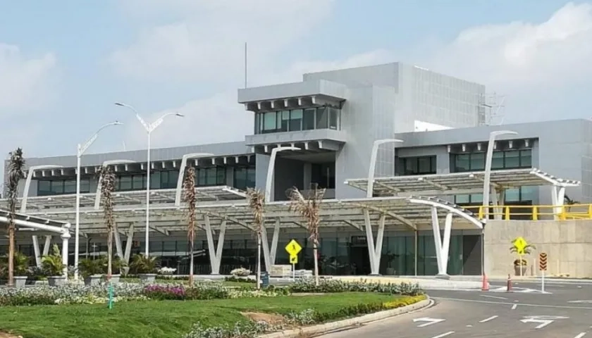 La nueva fachada del aeropuerto Ernesto Cortissoz.