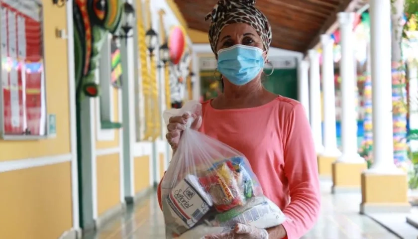 Hacedores reciben ayudas de Carnaval de Barranquilla para que se queden en casa.