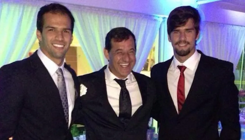 José Becker, en el centro, padre de los porteros brasileños Álisson, del Liverpool inglés, y Muriel, del Fluminense.