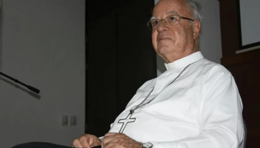 Monseñor Víctor Tamayo.
