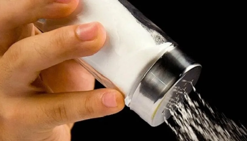 El alto consumo de sal aumenta el riesgo de enfermedades cardiacas.