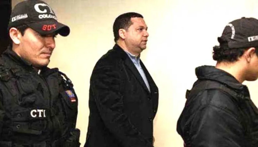 El abogado Arcadio Martínez cuando fue capturado por el CTI.