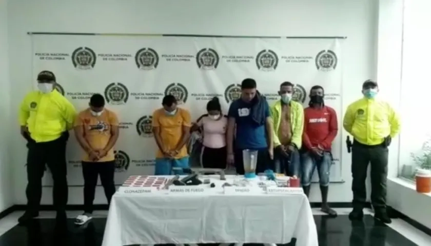 Seis de los capturados por la Policía en el operativo. 
