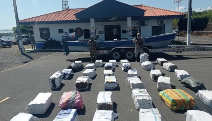 Este es el cargamento de 1.047 paquetes de droga aprehendidos en Bahía Parita, provincia de Herrera, Pacífico Central.
