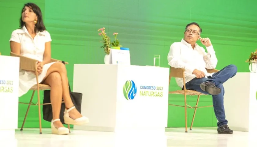 El Presidente Gustavo Petro y la Ministra Irene Vélez durante la instalación del evento.