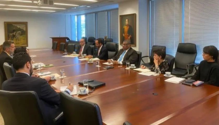 Delegados de Estados Unidos y de Colombia en el primer encuentro en Bogotá.