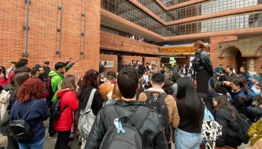 Protesta por el alza de matriculas en la Universidad Javeriana de Bogotá.
