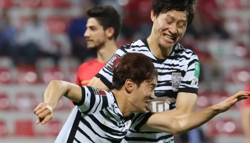 Kim Jin-soo celebra uno de los goles del triunfo. 