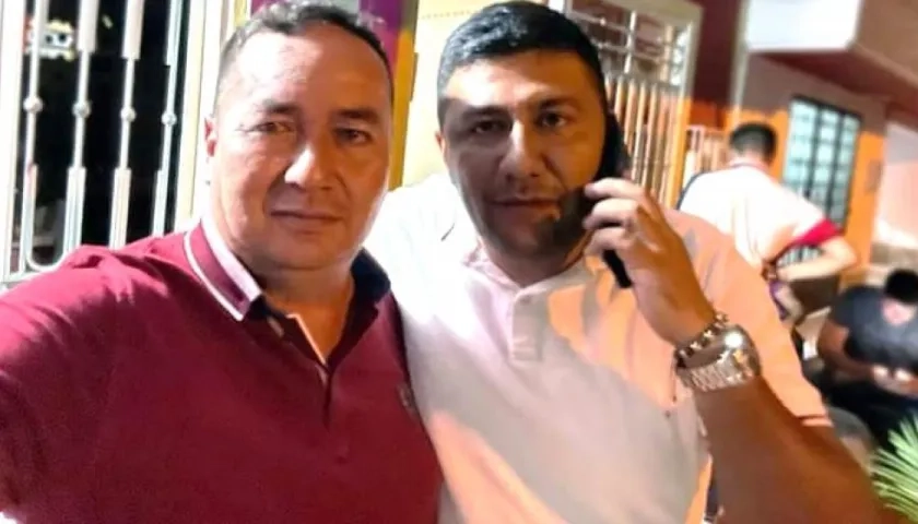 El liberado Guillermo Murcia con el Alcalde de Fortul, Javier Cabrera.