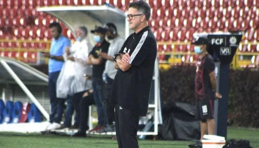 Juan Carlos Osorio dirigiendo el último partido que perdió 1-0 ante Deportes Tolima.