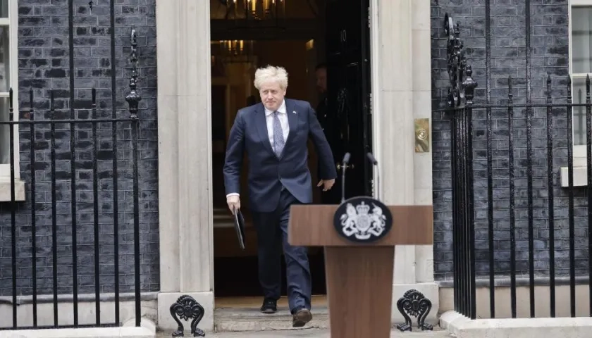 El renunciante Primer Ministro Boris Johnson minutos antes de anunciar su renuncia.