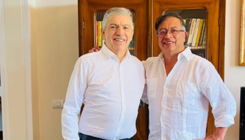 El Presidente electo Gustavo Petro Urrego y el exmandatario César Gaviria Trujillo.