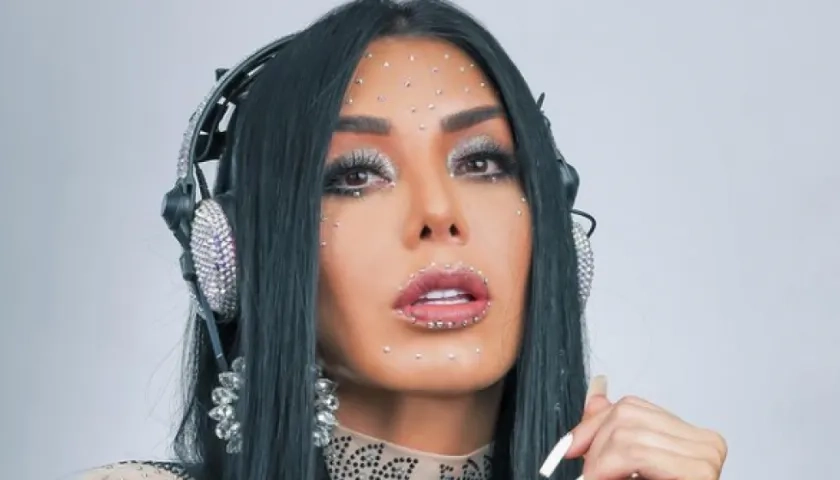 Marcela Reyes, DJ. 