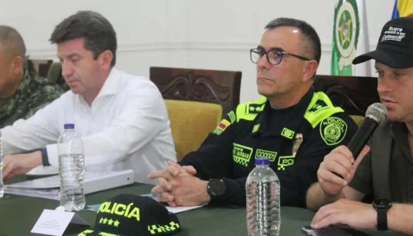 El coronel Carlos Correa junto al Ministro de Defensa, Diego Molano, y el Gobernador de Sucre, Héctor Olimpo Hernández, en el consejo de seguridad del pasado 28 de julio.