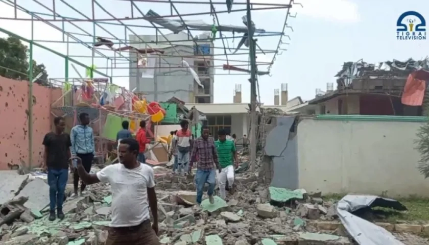 La televisión local de Mekele mostró los daños causados tras el ataque aéreo.