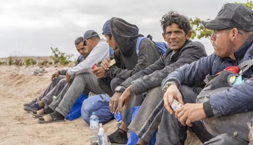 Migrantes venezolanos recorriendo los países andinos.
