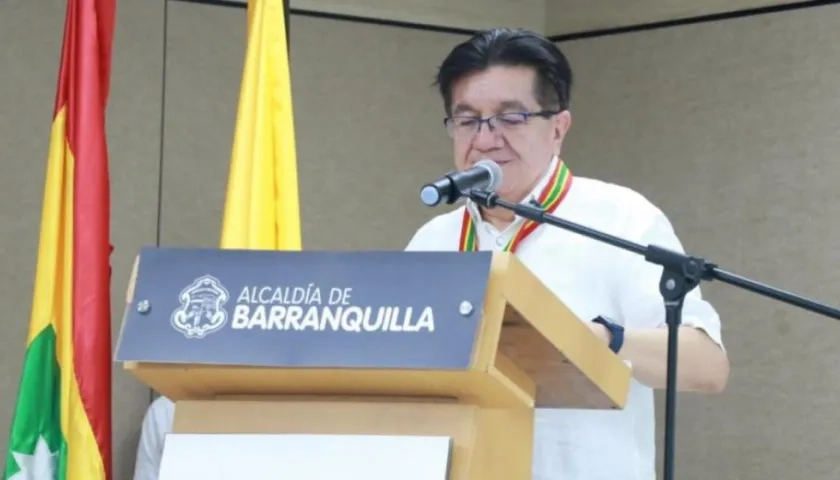 El exministro Fernando Ruiz en un reconocimiento que le hicieron autoridades locales en Barranquilla.
