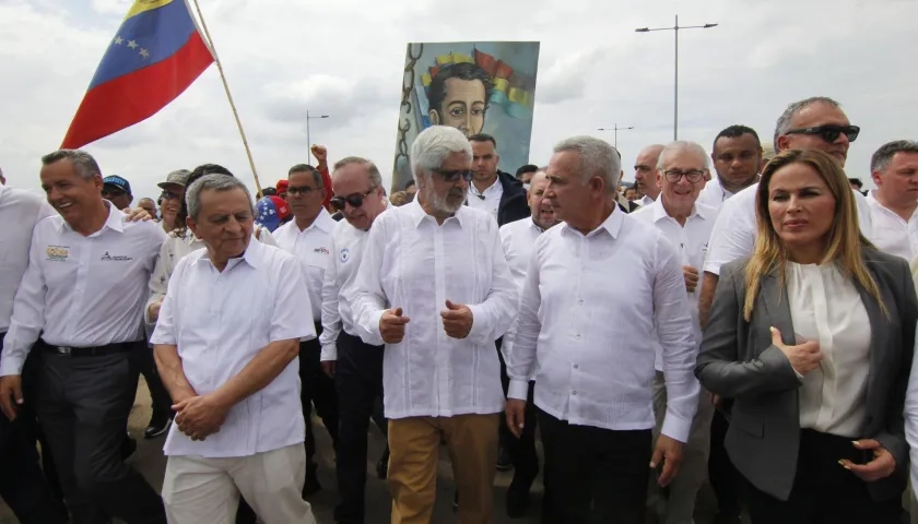 Delegación colombiana en la reapertura del Puente "Tienditas"