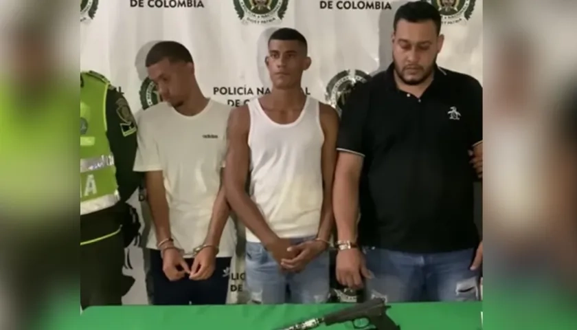 Los tres hombres que fueron asegurados en la Cárcel Modelo de Barranquilla. 