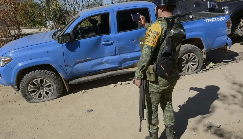 Integrantes del Ejercito Mexicano reguardan la zona donde fue capturado Ovidio Guzmán, hijo del 'Chapo', en Culiacán, Sinaloa.