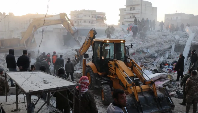 El edificio colapsado está ubicado en el barrio de Sheij Maqsoud, 