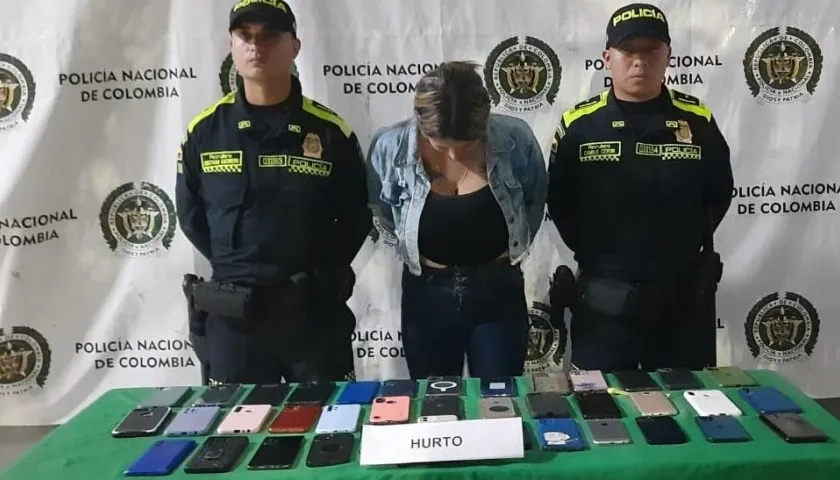 Mayra Alejandra Parra Pinzón tras ser capturada por la Policía. 