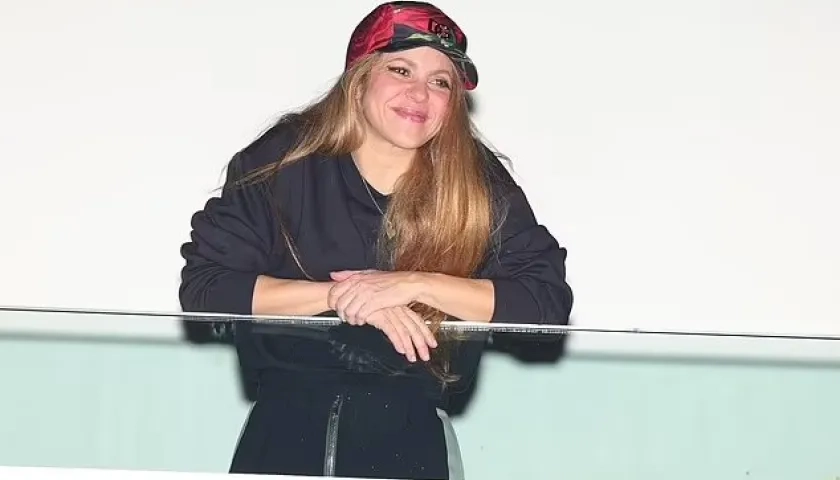 Shakira desde el balcón de su casa en Barcelona.