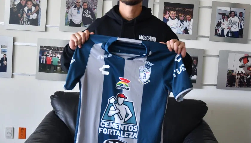 Cristian Arango con la camiseta de su nuevo equipo.