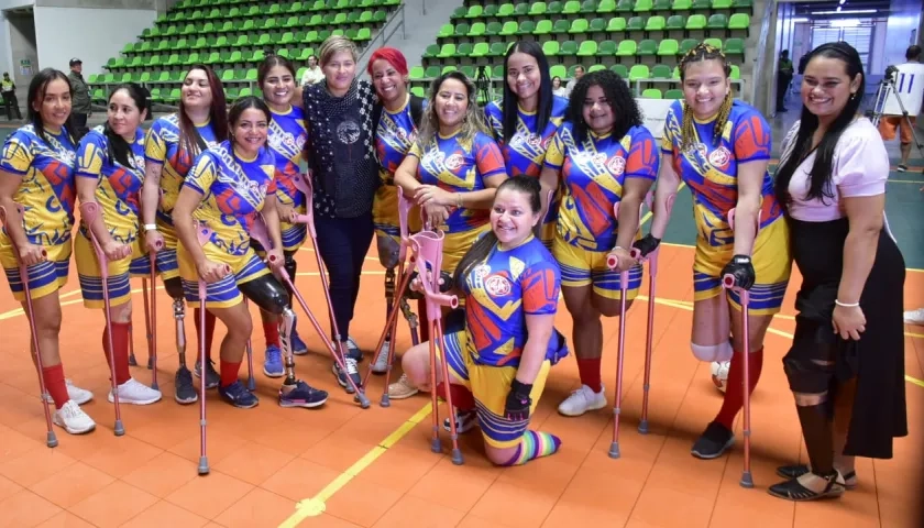 Las integrantes de la Selección Colombia con la Primera Dama de la Nación, Verónica Alcocer.