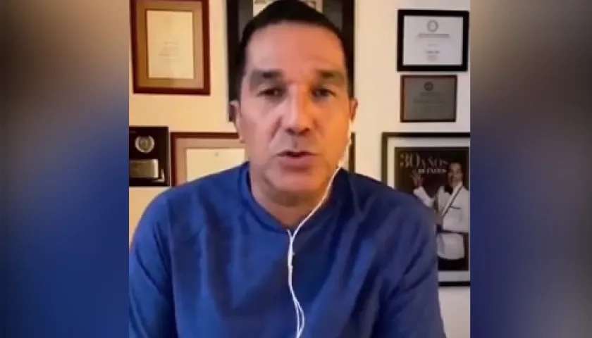 Checo Acosta en el video que envió por sus redes sociales
