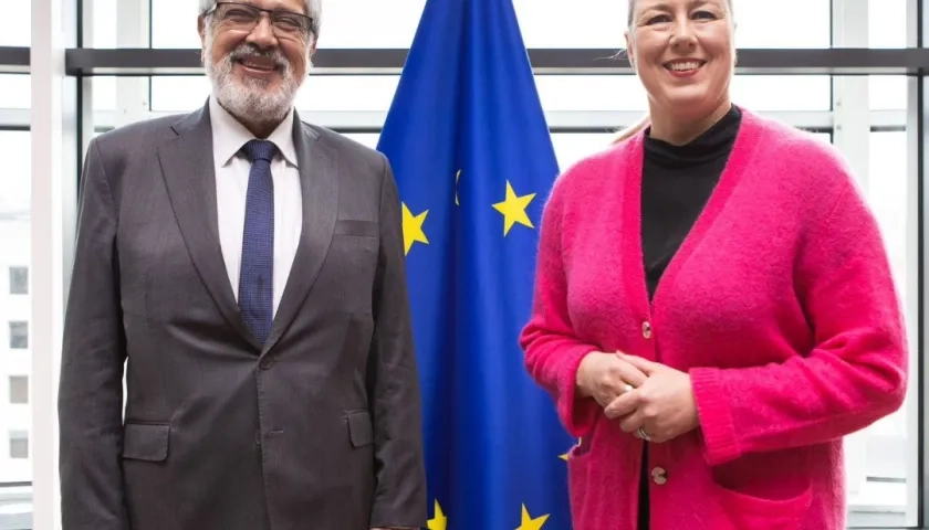 El ministro de Comercio, Industria y Turismo, Germán Umaña, con la comisaria europea Jutta Urpilainen.