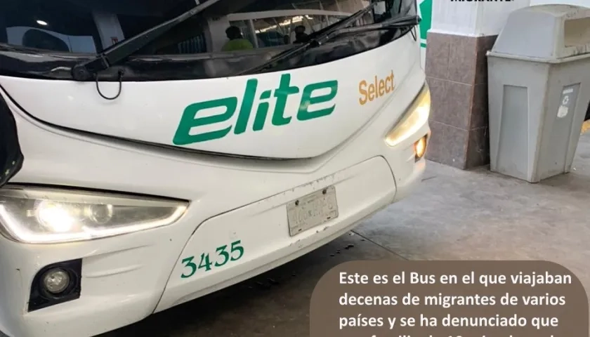 Este es el bus en el que se transportaban varios migrantes, entre ellos los diez colombianos secuestrados.