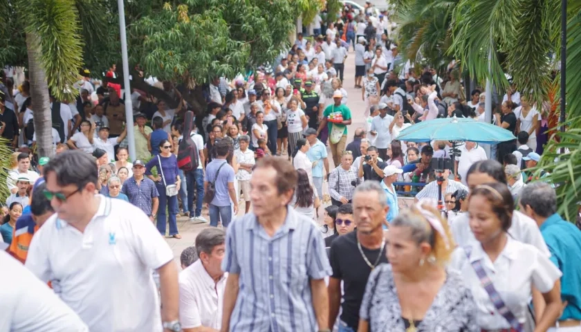 Cientos de seguidores de Rafael Ricardo lo acompañaron hasta el Cementerio de San Juan Nepo, Bolívar