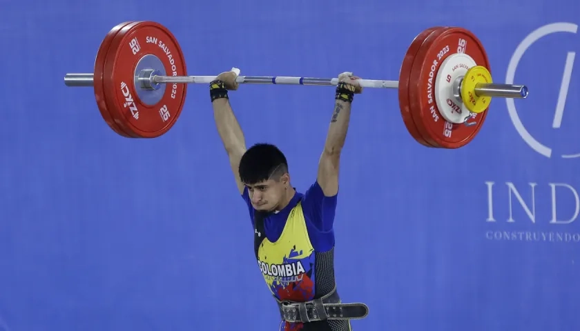 Miguel Suárez levantó 106 kilogramos en arranque y 138 en envión. 