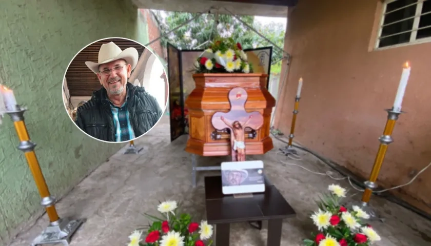 Hipólito Mora, ex líder de las autodefensas en Michoacán, es velado en su casa en La Ruana.