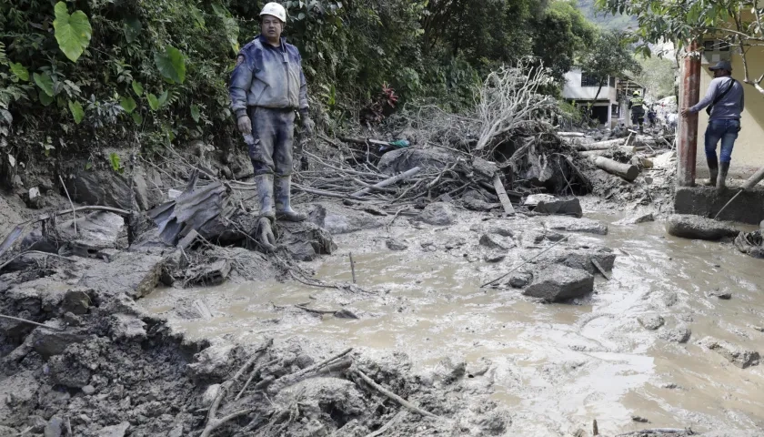 Hay 20 viviendas sepultadas bajo el lodo que dejó la avalancha.