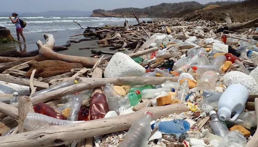 Residuos plásticos en las playas del Caribe.