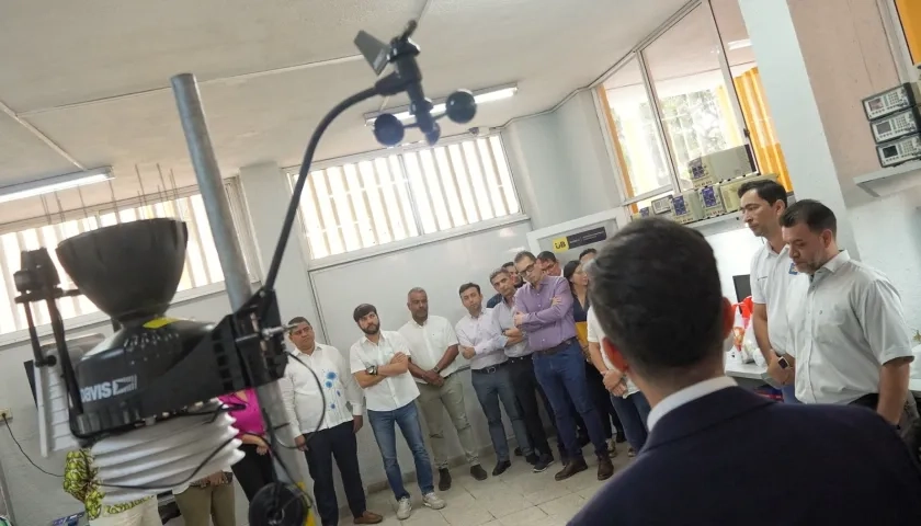 Alcalde de Barranquilla, Jaime Pumarejo, durante el lanzamiento oficial del programa de Ingeniería Eléctrica.