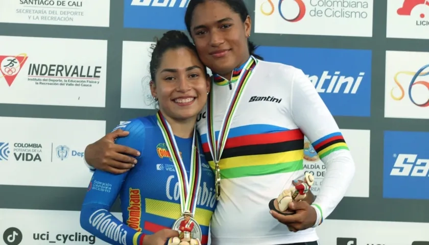 Natalia Martínez y Stefany Cuadrado, ciclistas colombianas. 