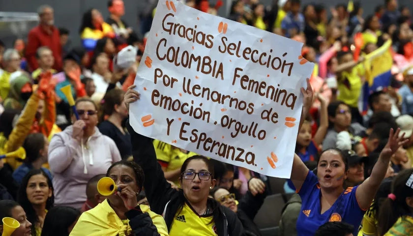 Una multitud recibió a la selección colombiana