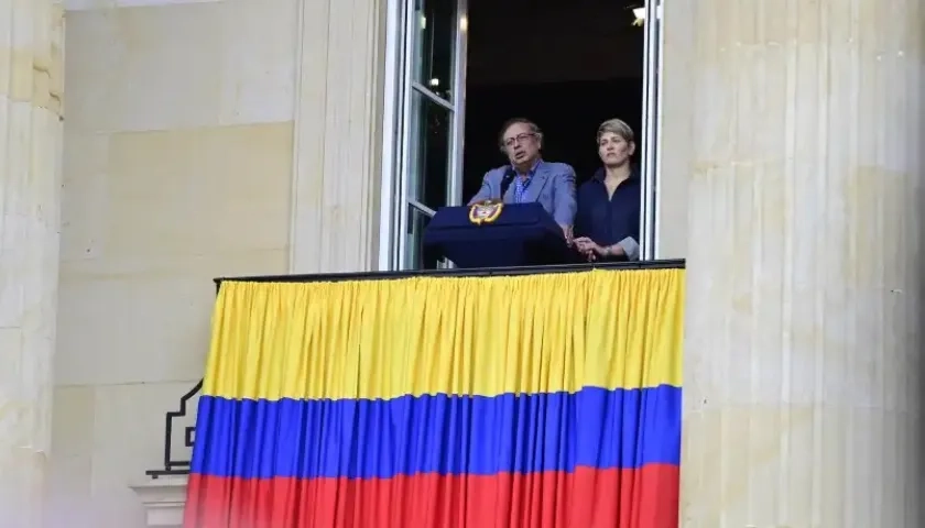 El Presidente de la República, Gustavo Petro, en una de sus apariciones en el balcón de la Casa de Nariño.