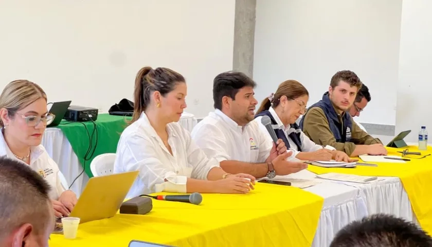 El Contralor Distrital de Barranquilla, Jairo Fandiño Vásquez, en la reunión en Sabanalarga