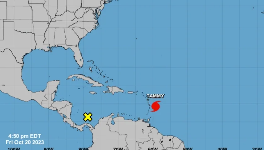 Huracán Tammy (rojo) en donde se encuentra ubicado este viernes. 