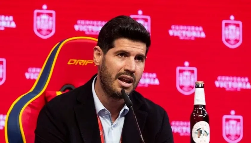 El director de la selección masculina de fútbol, Albert Luque.