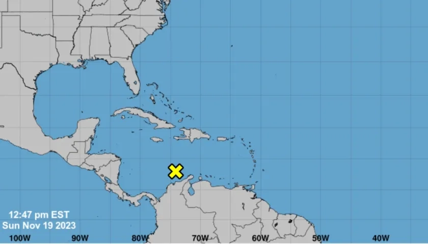 La X amarilla es donde se encuentra ubicada actualmente el Área de Baja Presión, en el Mar Caribe. 