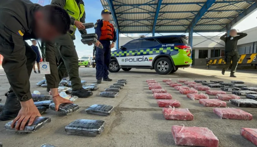 La Armada y la Policia mostraron la droga incautada en San Andrés
