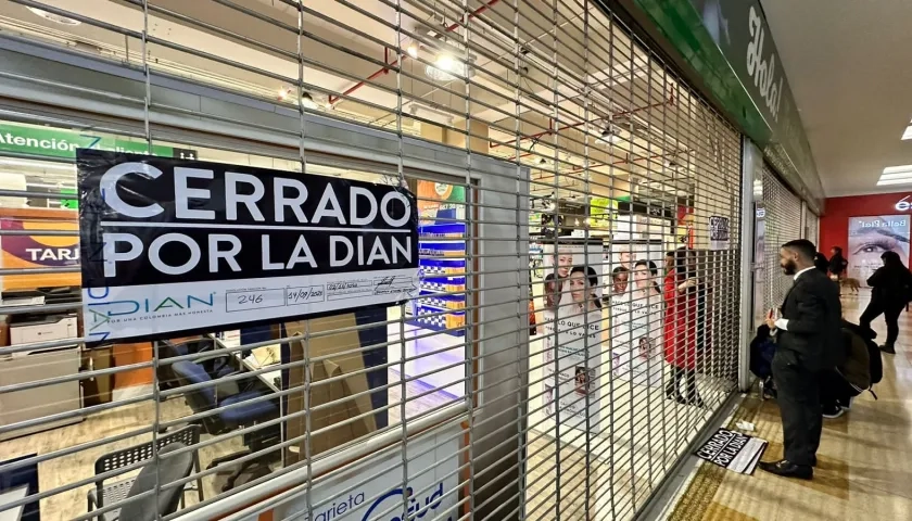 Cierre de la tienda Jumbo en Bogotá.