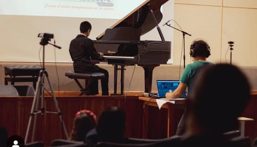 Estudiante durante un recital.